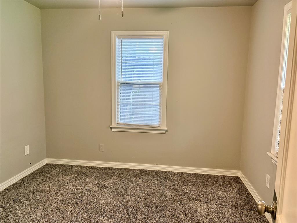 1702 W Britton Road Property Photo 3