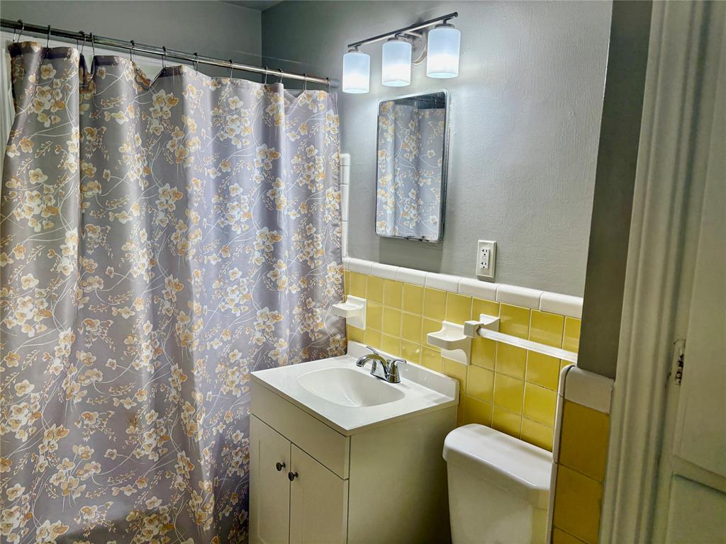 1702 W Britton Road Property Photo 5
