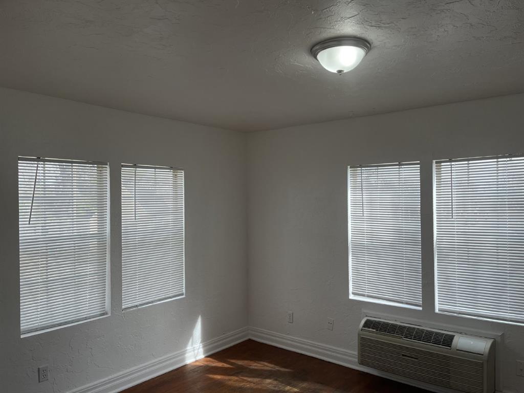 1800 Exchange Avenue 1/2 Property Photo 3