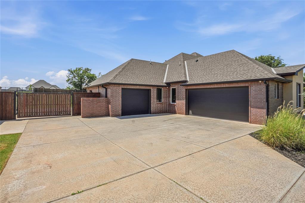 1103 Riata Road Property Photo 4