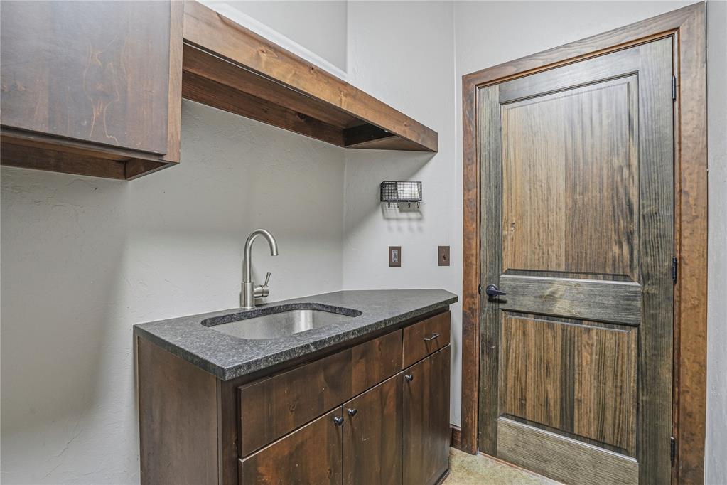 1103 Riata Road Property Photo 17