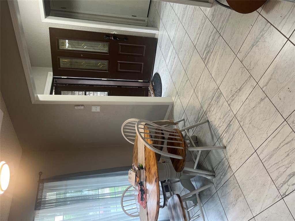 2912 Eastgate Drive Property Photo 3