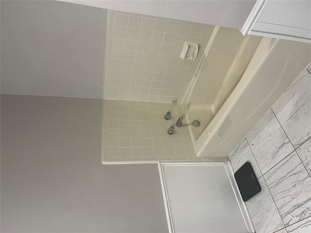 2912 Eastgate Drive Property Photo 14
