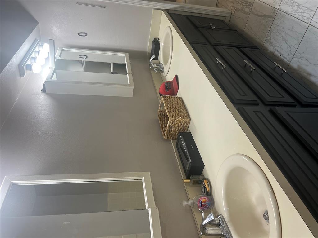 2912 Eastgate Drive Property Photo 17