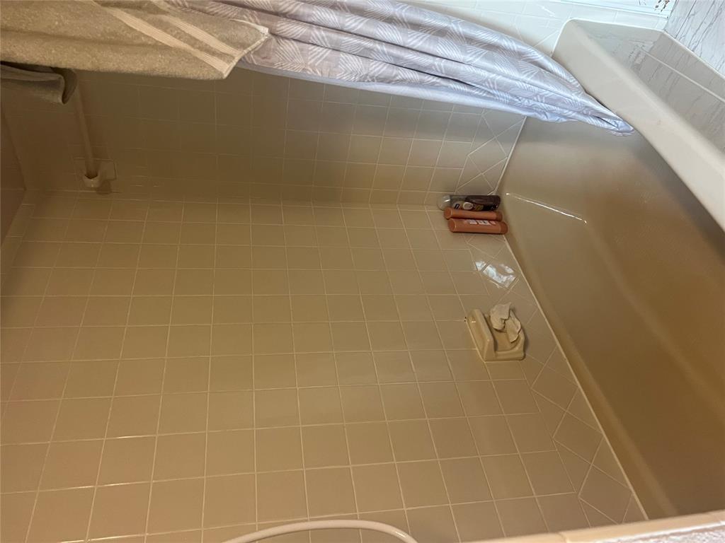 2912 Eastgate Drive Property Photo 29