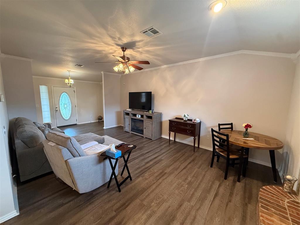 1926 E Aspen Place Property Photo 6