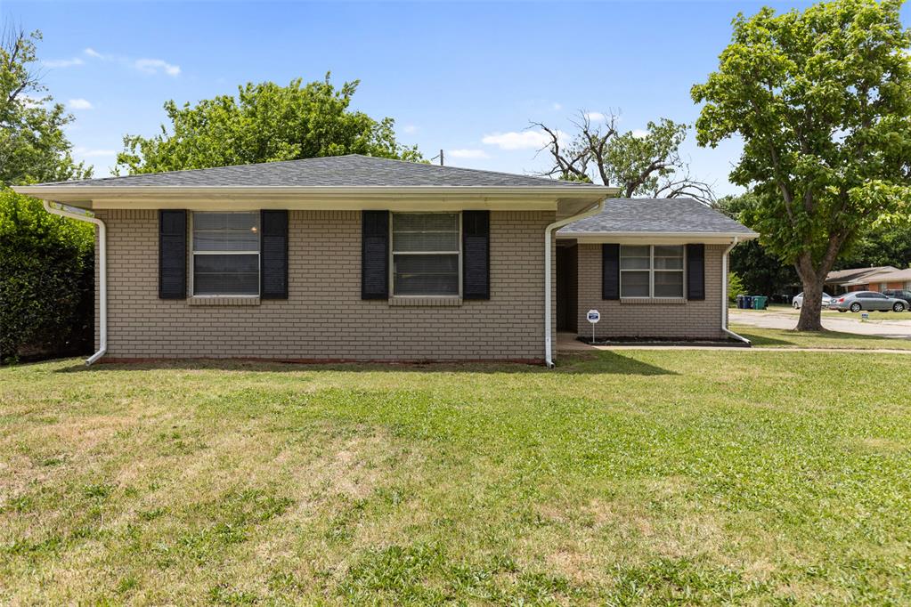 8221 N Harvey Avenue Property Photo 2