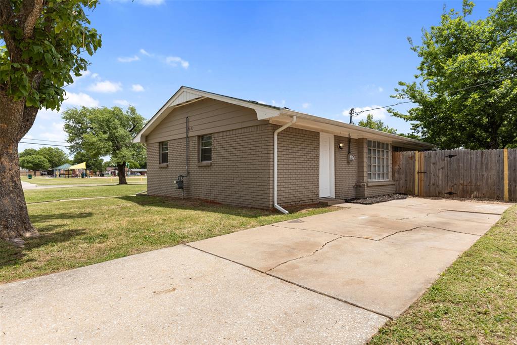 8221 N Harvey Avenue Property Photo 3