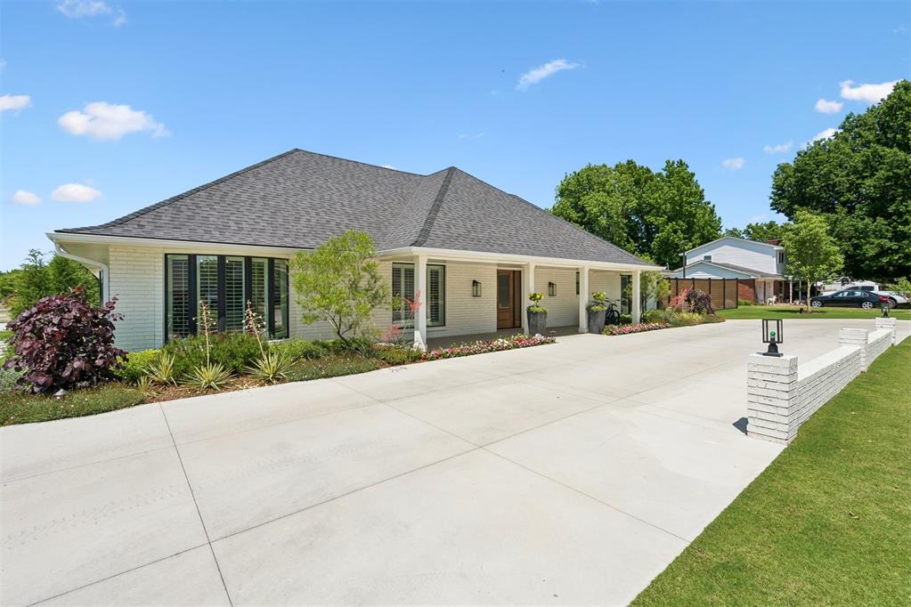 627 Louisiana Street Property Photo 1
