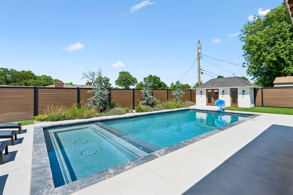 627 Louisiana Street Property Photo 5