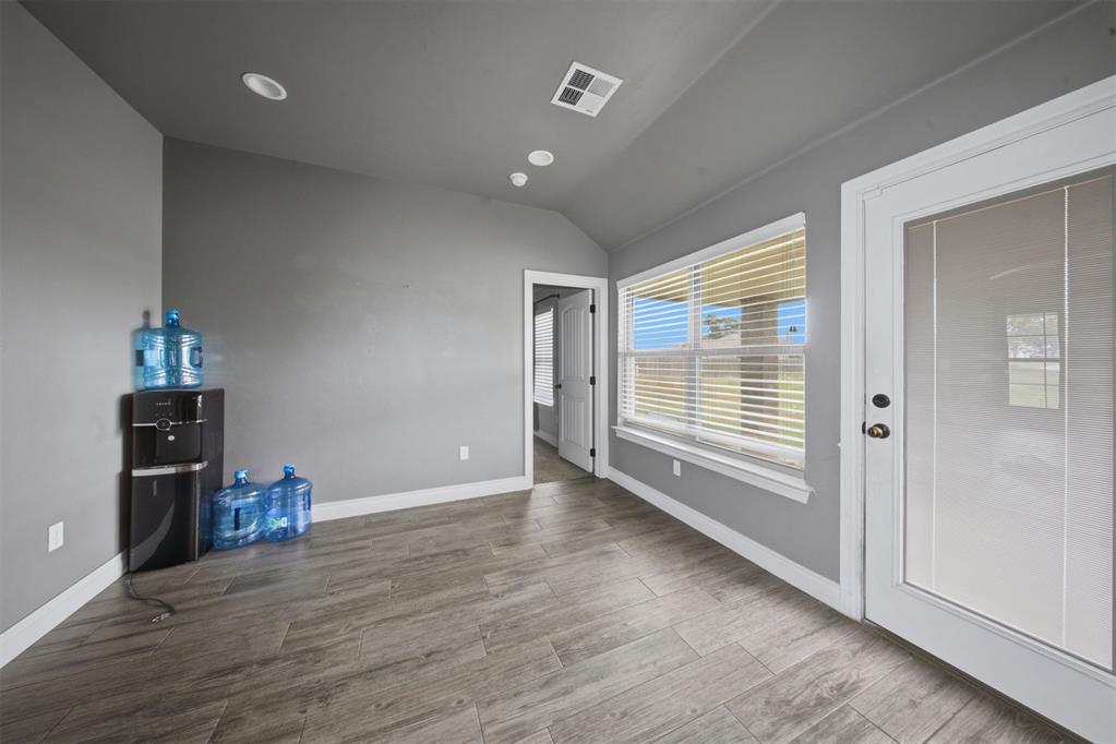 3401 W Simpson Road Property Photo 10