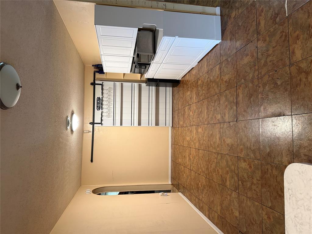 724 E 17th Street Property Photo 7