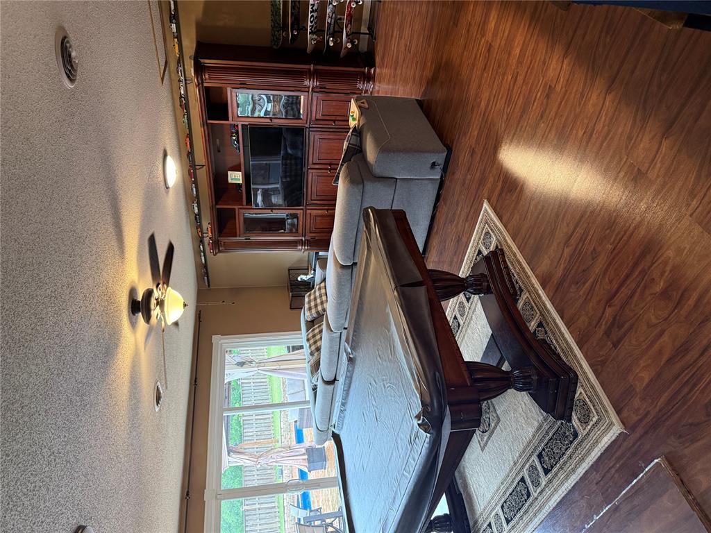 724 E 17th Street Property Photo 11