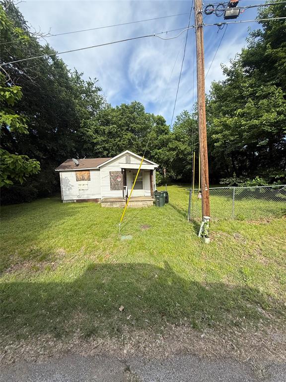 511 N Severs Avenue Property Photo 1