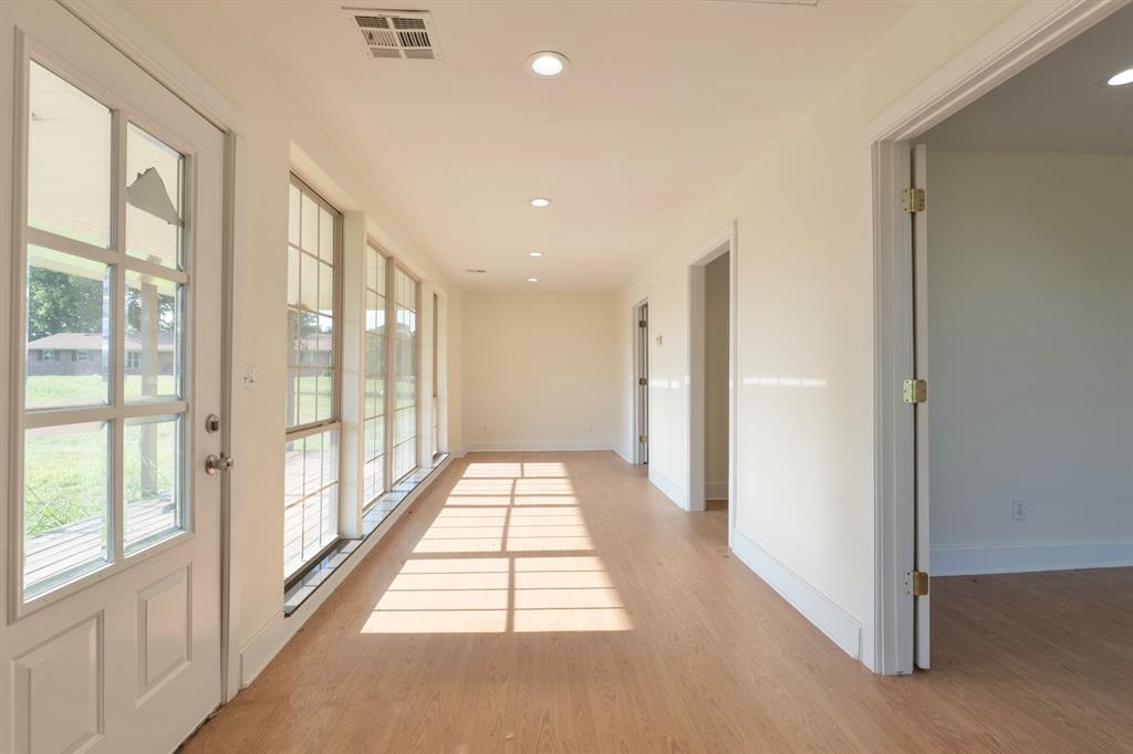 1705 W Walnut Street Property Photo 8