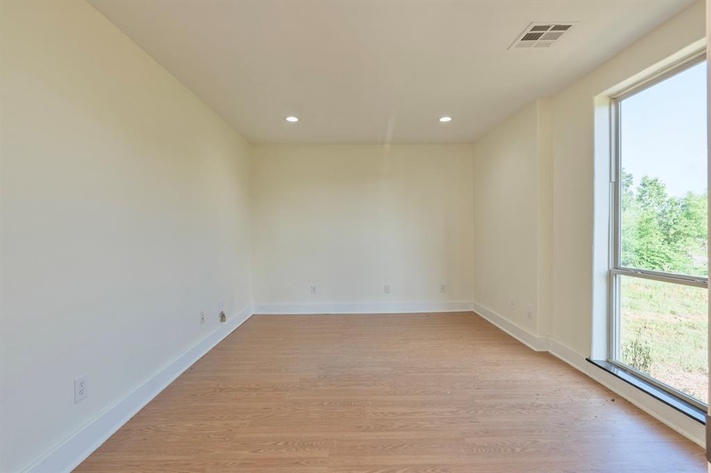1705 W Walnut Street Property Photo 9