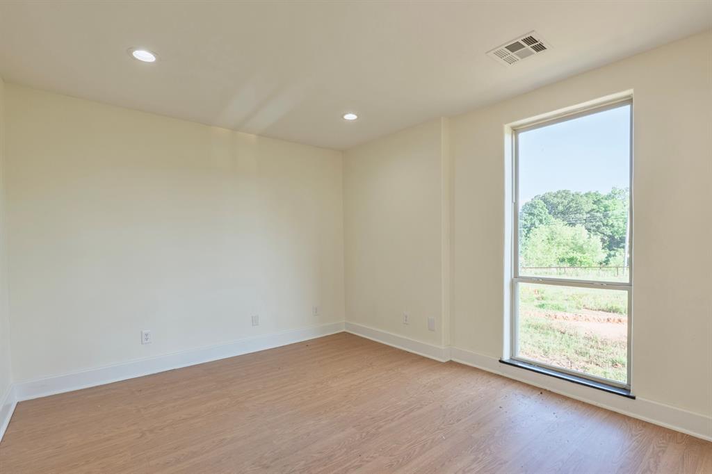 1705 W Walnut Street Property Photo 10