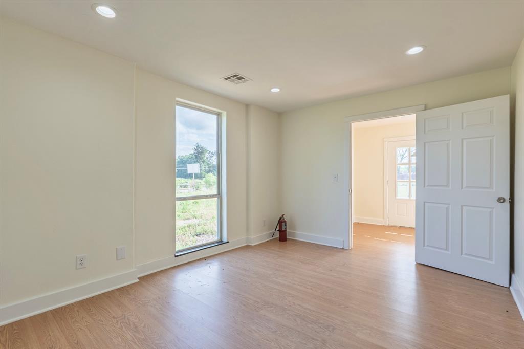 1705 W Walnut Street Property Photo 11