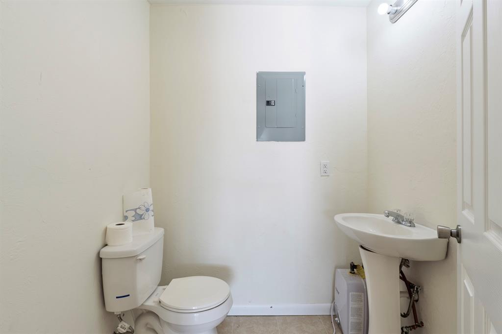 1705 W Walnut Street Property Photo 13