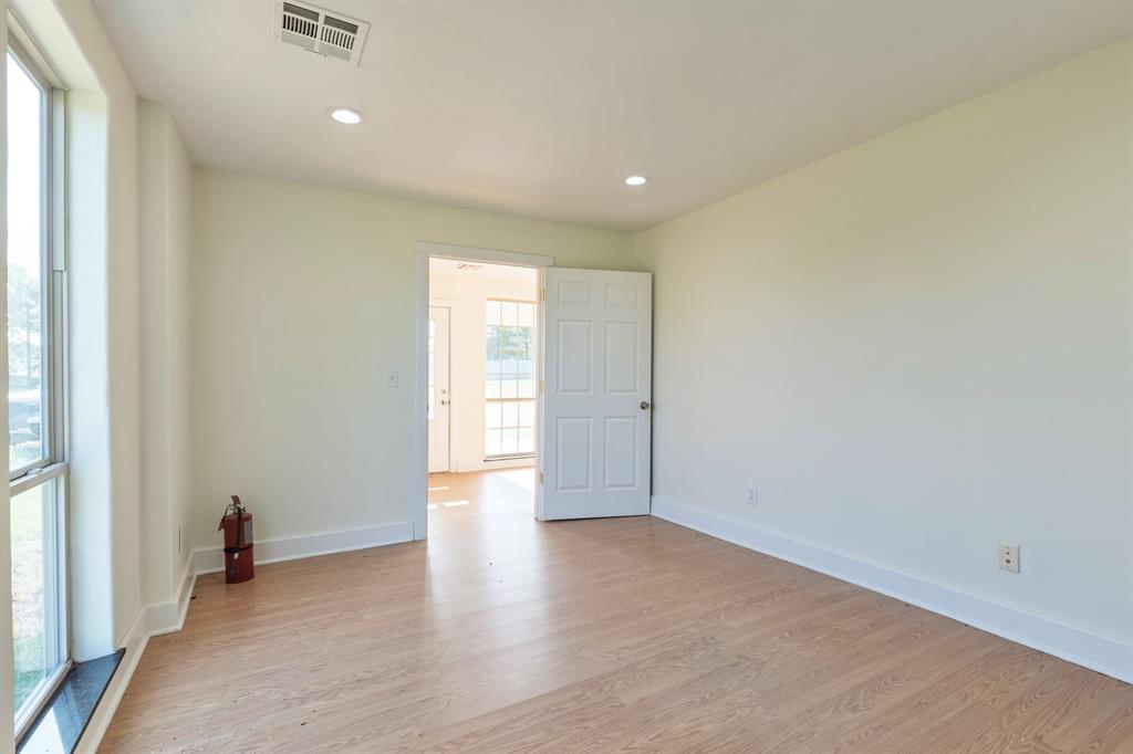 1705 W Walnut Street Property Photo 15