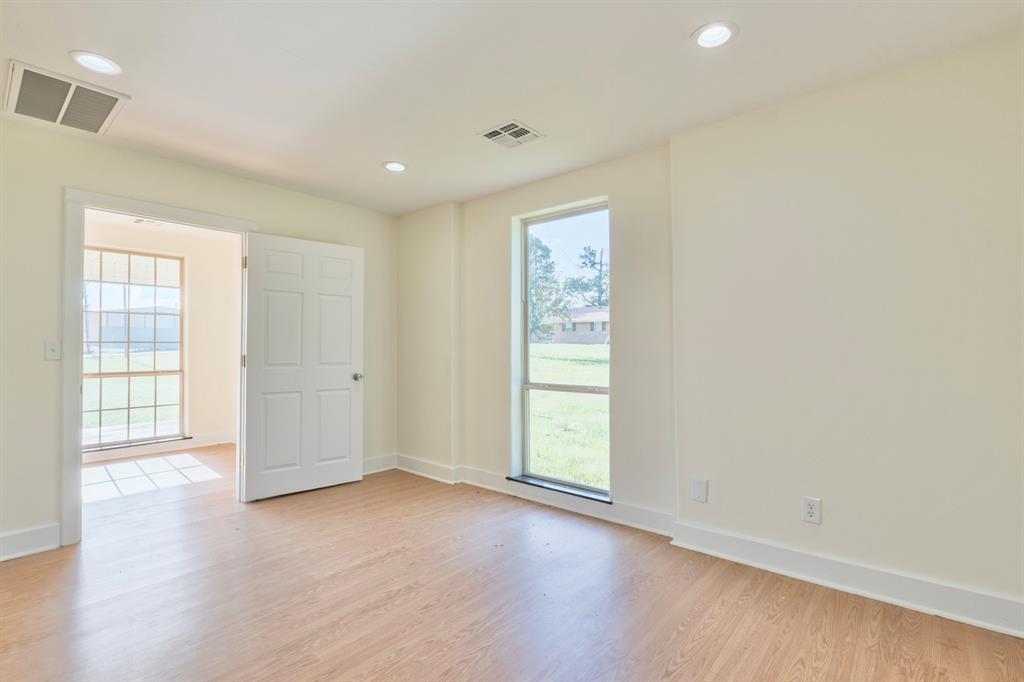 1705 W Walnut Street Property Photo 16