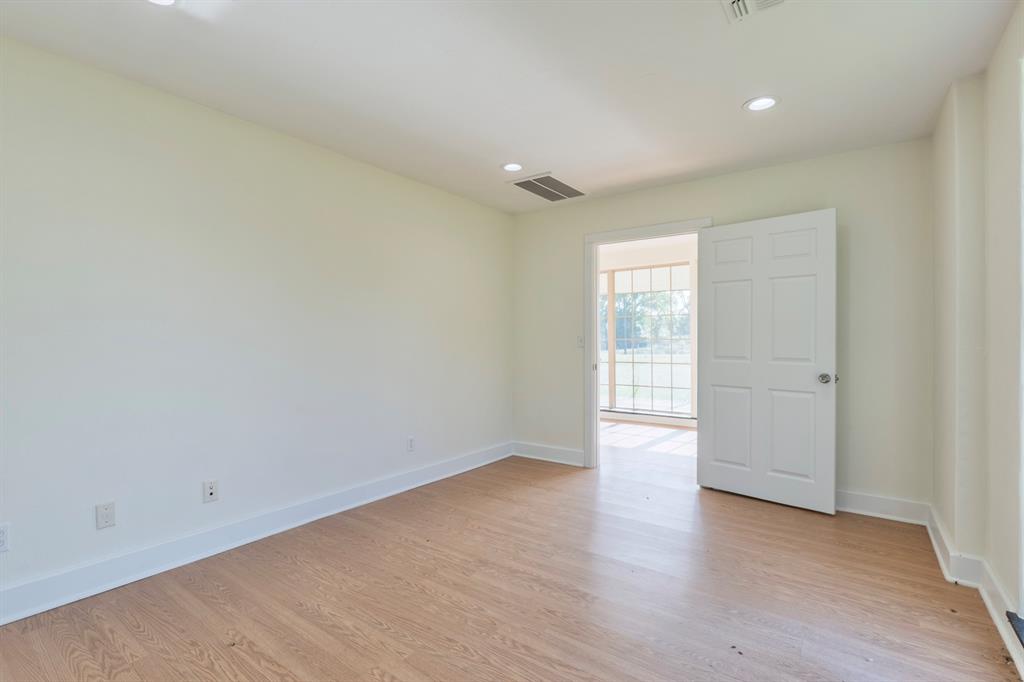 1705 W Walnut Street Property Photo 17
