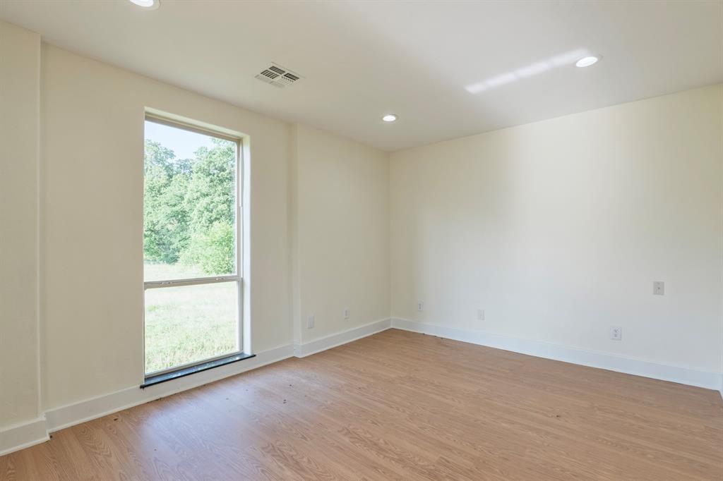 1705 W Walnut Street Property Photo 18