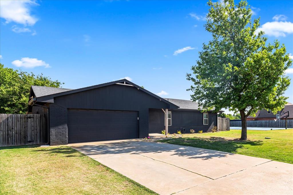 1718 W Elm Street Property Photo 2