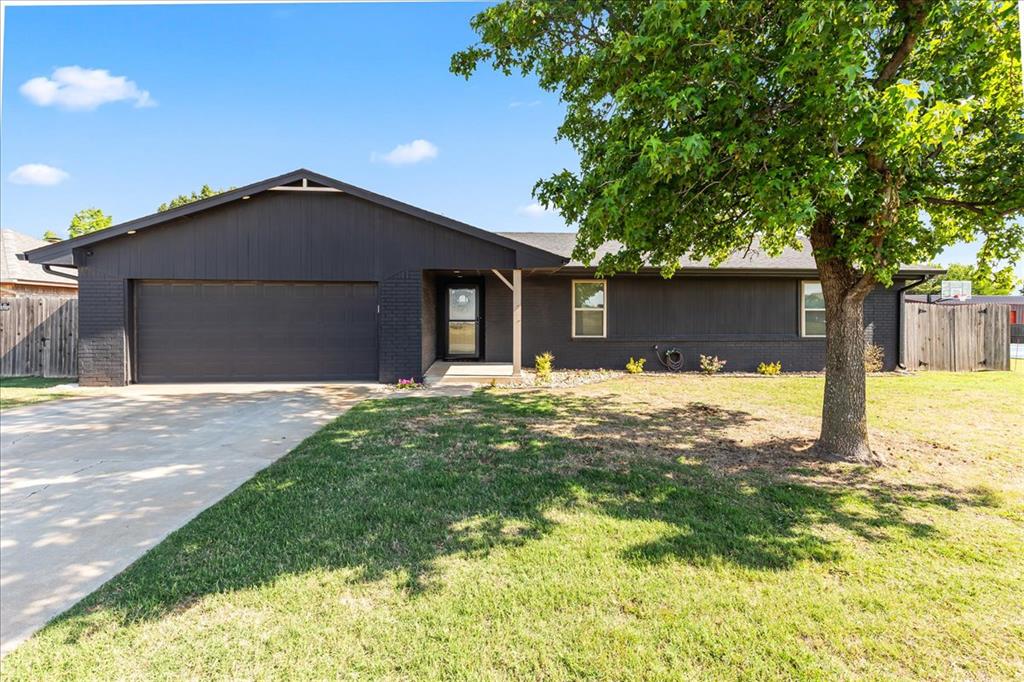 1718 W Elm Street Property Photo 3