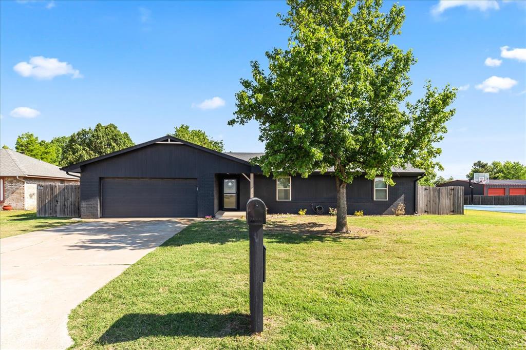 1718 W Elm Street Property Photo 4