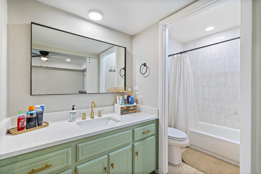 1718 W Elm Street Property Photo 25