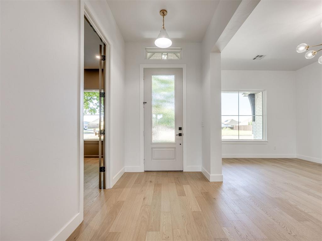 3700 Hunter Glen Drive Property Photo 6