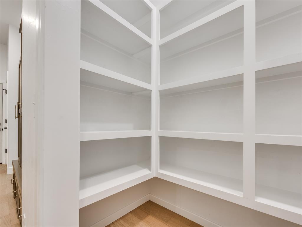 3700 Hunter Glen Drive Property Photo 17