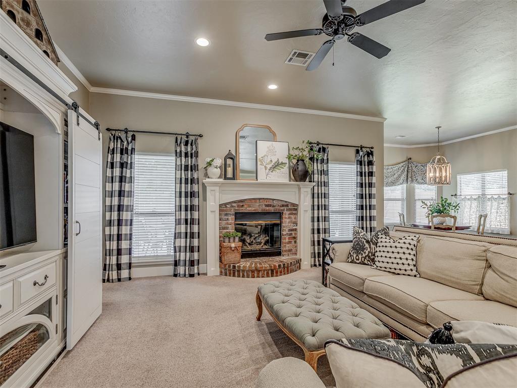 16205 Old Oak Drive Property Photo 7