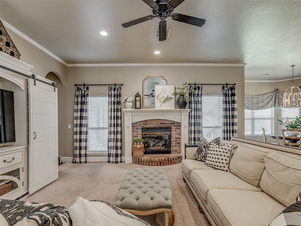 16205 Old Oak Drive Property Photo 8