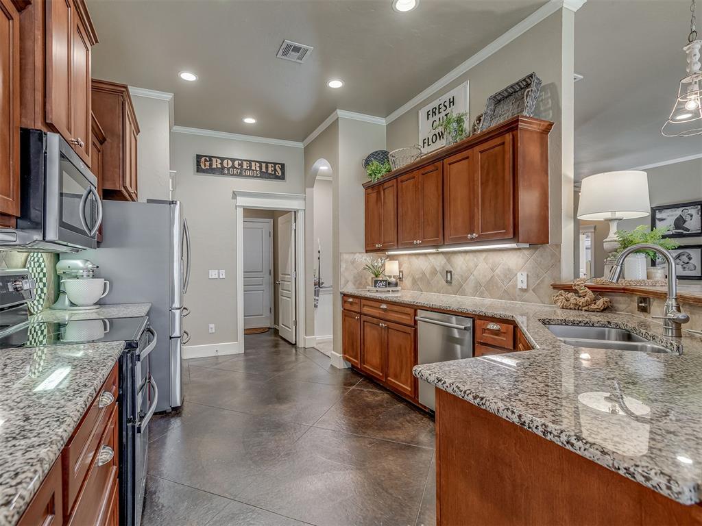 16205 Old Oak Drive Property Photo 13