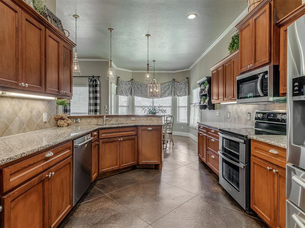 16205 Old Oak Drive Property Photo 14