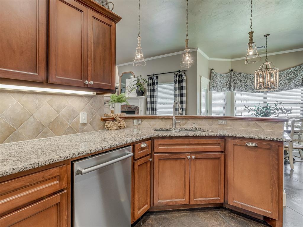 16205 Old Oak Drive Property Photo 15