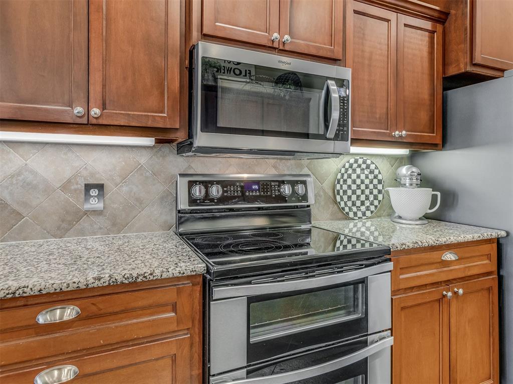 16205 Old Oak Drive Property Photo 17