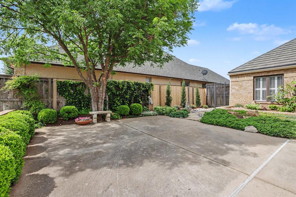 12905 Deerfield Court Property Photo 3