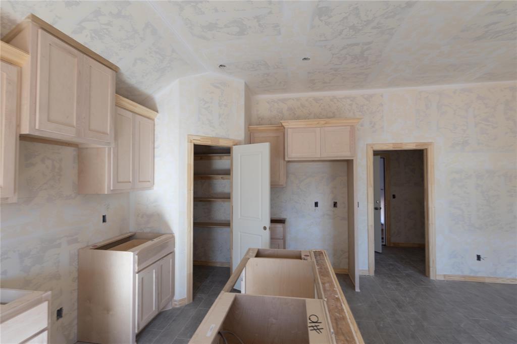 805 Westfall Boulevard Property Photo 8