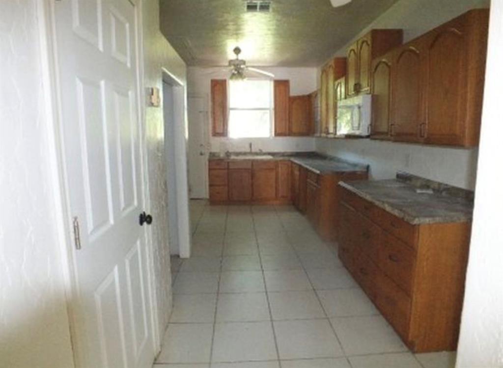 216 N Broadway Avenue Property Photo 6