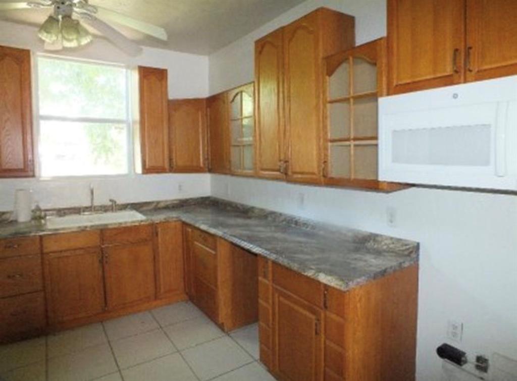 216 N Broadway Avenue Property Photo 7