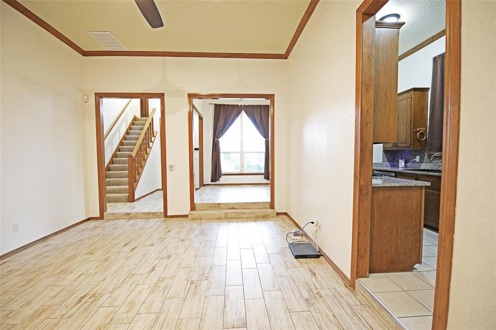 9301 Buttonwood Avenue Property Photo 4