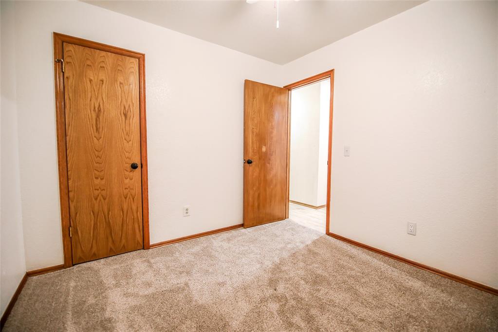 9301 Buttonwood Avenue Property Photo 11