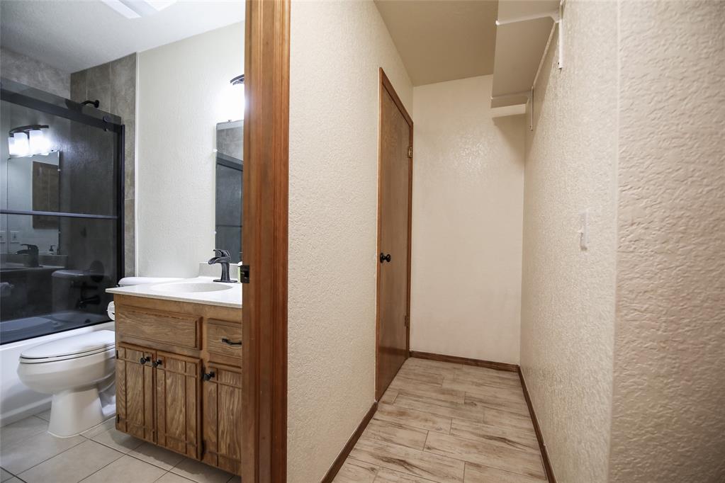 9301 Buttonwood Avenue Property Photo 13