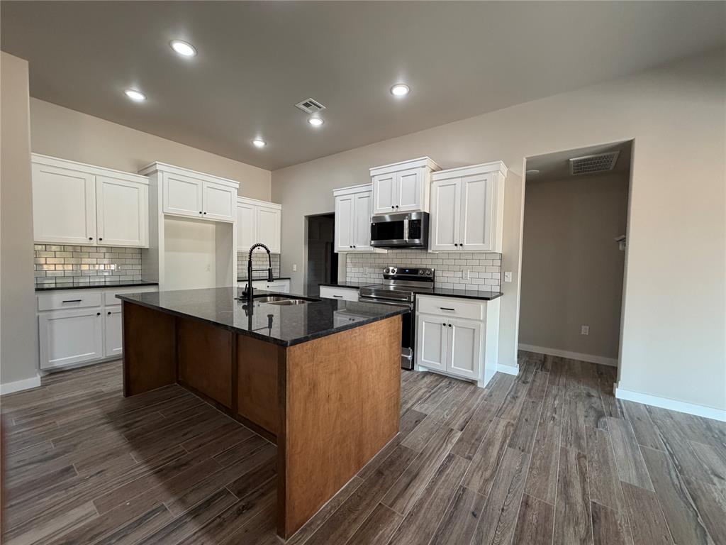 2205 Winter Ridge Road Property Photo 3