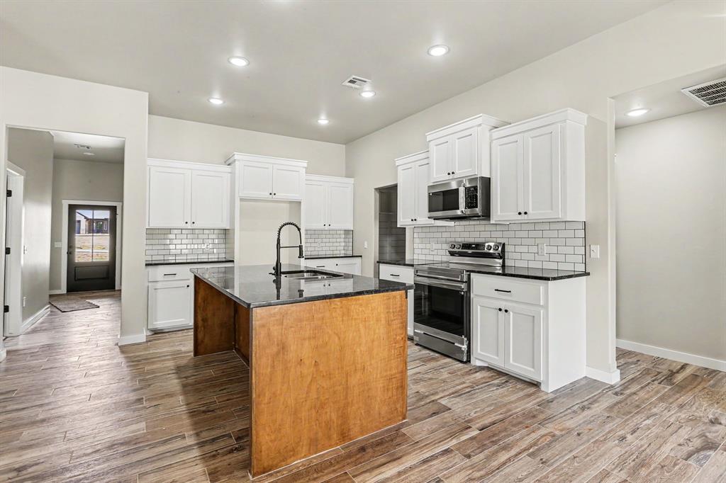 2205 Winter Ridge Road Property Photo 3