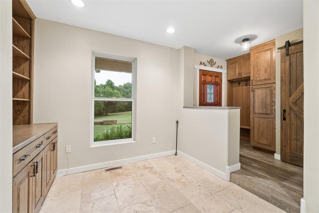 1025 E Triplett Road Property Photo 5