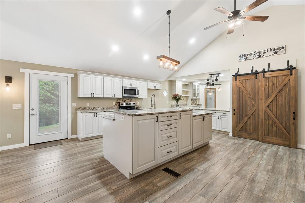 1025 E Triplett Road Property Photo 10
